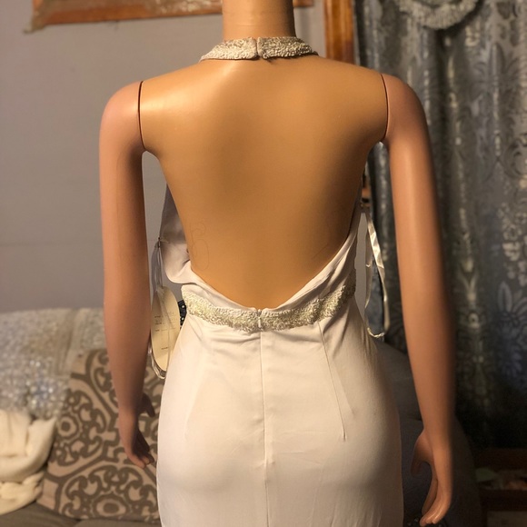 Elegant White Halter Maxi Dress - Picture 3 of 8